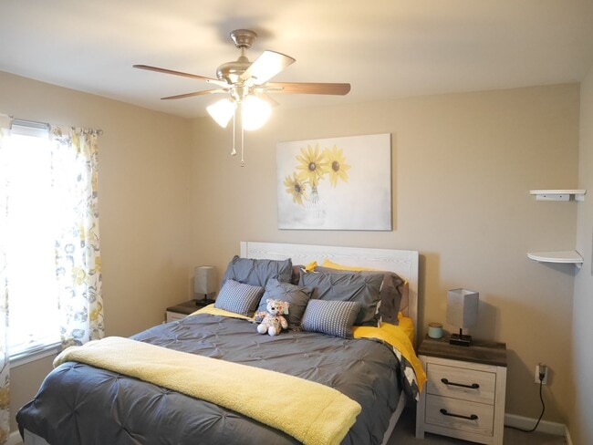 Building Photo - Modern 5-Bedroom Home in Easton – Offered Furnished or Unfurnished