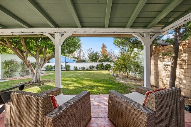 Building Photo - 2510 Santiago St