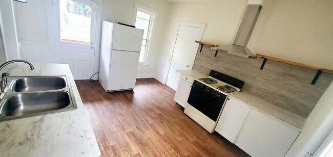 Building Photo - 1802 Madison Ave SE