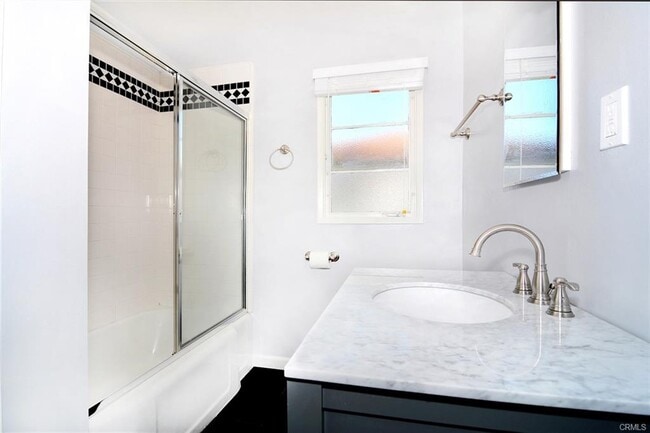 Building Photo - 14645 La Maida St