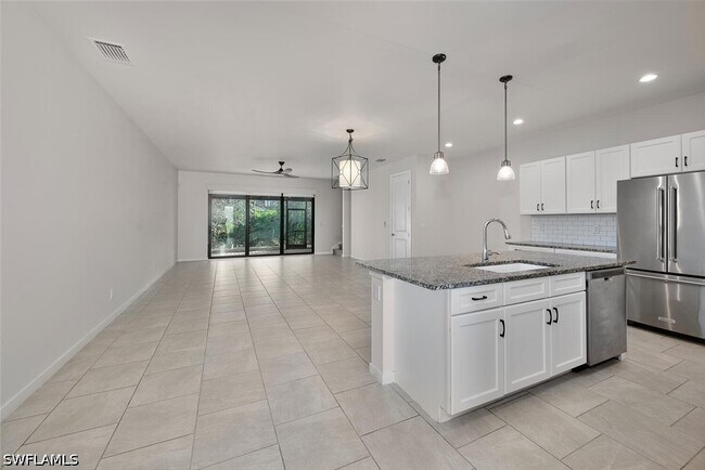 Building Photo - 13010 Pembroke Dr