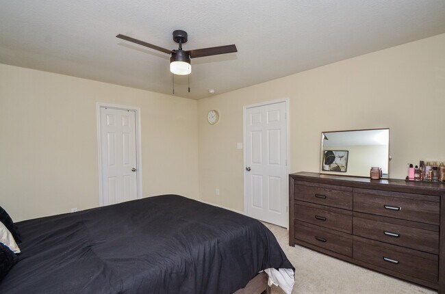 Building Photo - 2122 Platinum Mist Dr
