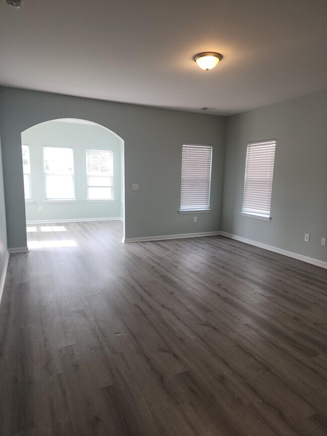 Building Photo - 5527 Redleaf Rose Dr
