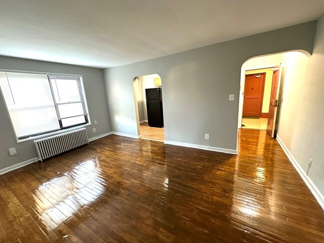 Interior Photo - 1000 OTIS ST NE