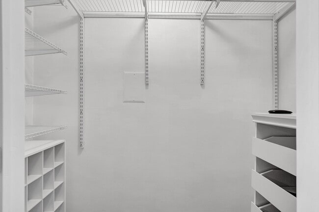 Building Photo - 41705 Broquet Dr