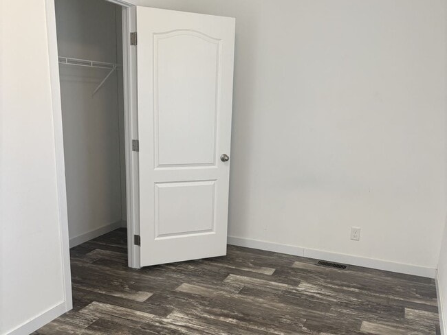 Building Photo - 464 Cimarron