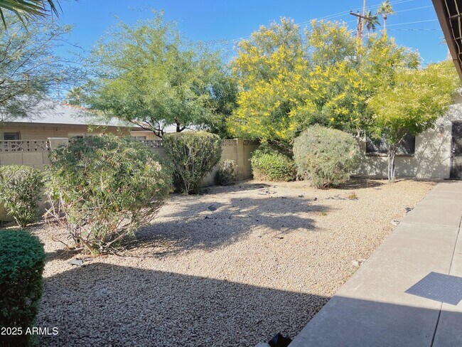 Building Photo - 3646 E Montecito Ave