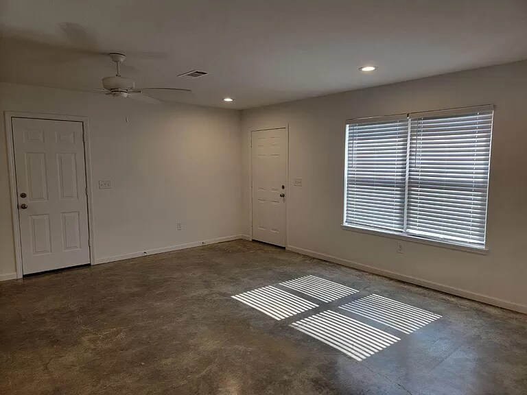 Building Photo - 244 Skylane Dr