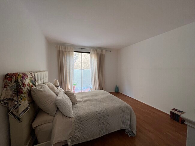 master bedroom - 511 N Jackson St
