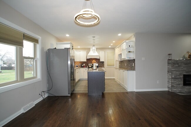 Building Photo - 6092 Cleveland St