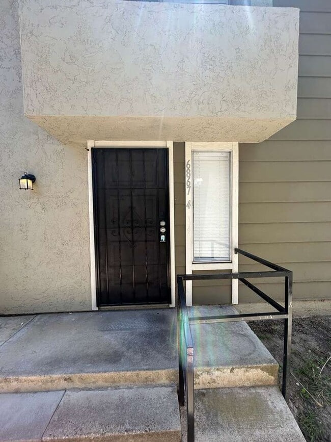 Building Photo - Spacious Renovated 3 bedroom/2 bath townhome in Paradise Hills! Move in Ready! $3,095 MOVE IN SPE...
