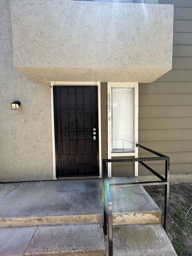 Building Photo - Spacious Renovated 3 bedroom/2 bath townhome in Paradise Hills! Move in Ready! $3,095