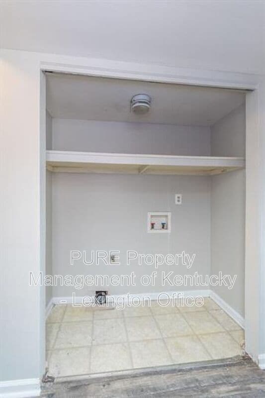 Building Photo - 3736 Camelot Dr