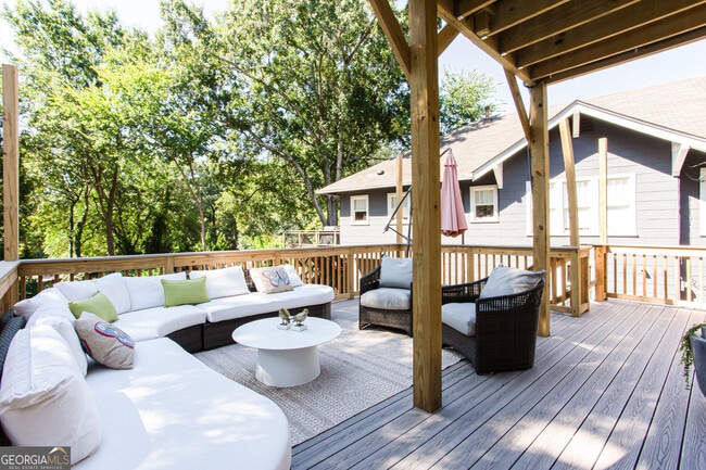 Building Photo - 524 Seminole Ave NE