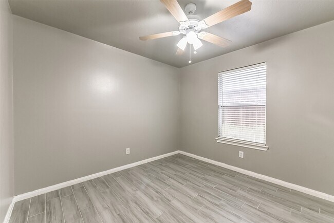 Building Photo - 8322 Kingsbridge Meadow Dr