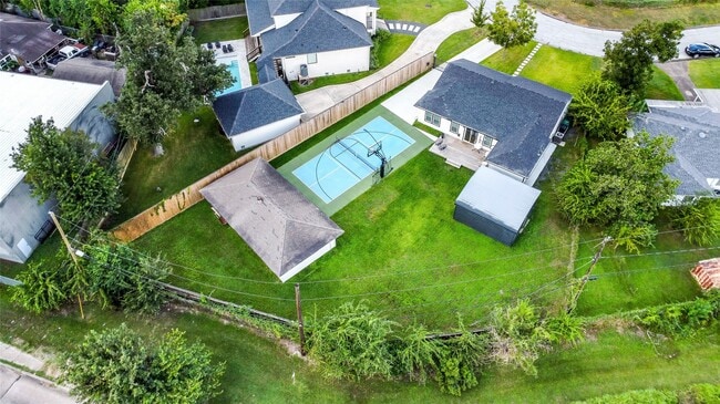 Building Photo - 2550 Roy Cir