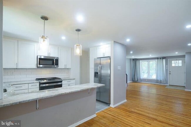Building Photo - 5428 Vicaris St
