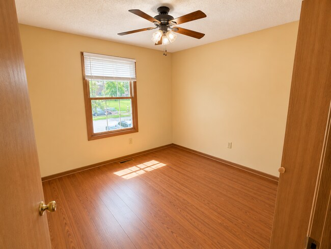 Building Photo - 4 Bedroom Westside Townhome | Great Location | Low-Maintenance Living