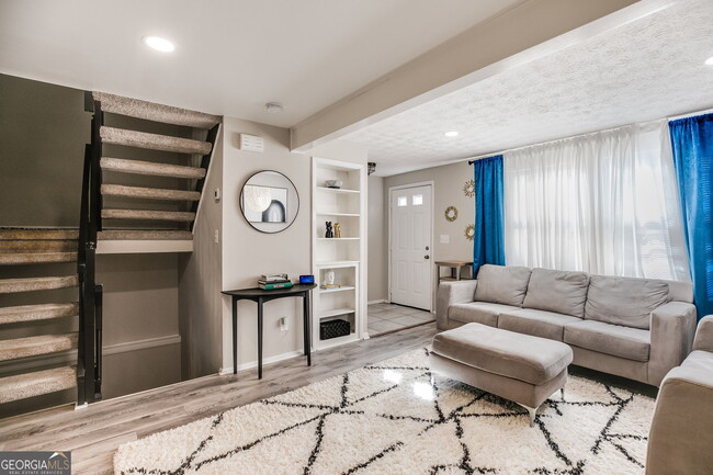 Building Photo - 6413 Wedgewood Trce