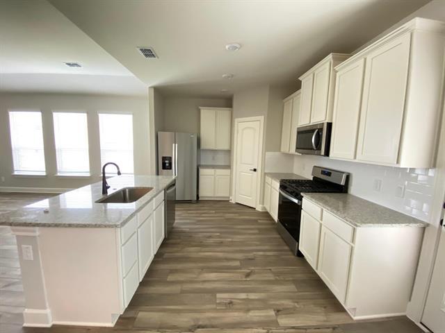 Building Photo - 700 Springhill Dr