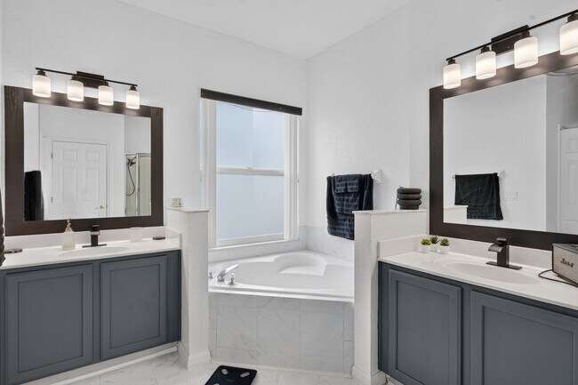 Building Photo - 515 Corvina Dr