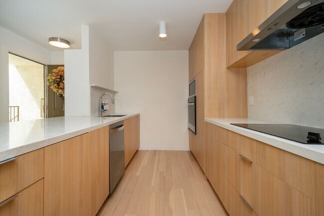 Building Photo - 432 Edgehill Ln