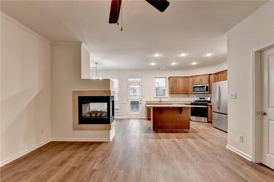 Building Photo - 979 Parkside Wood Ct