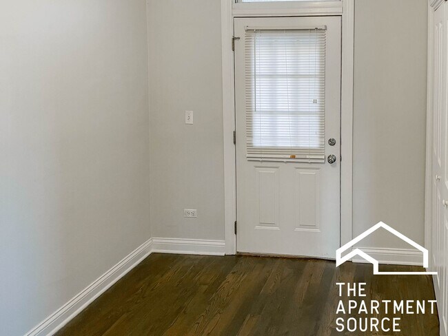 Building Photo - 3856 N Southport Ave