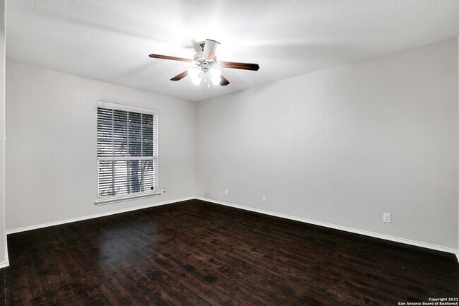 Building Photo - 547 Red Quill Nest