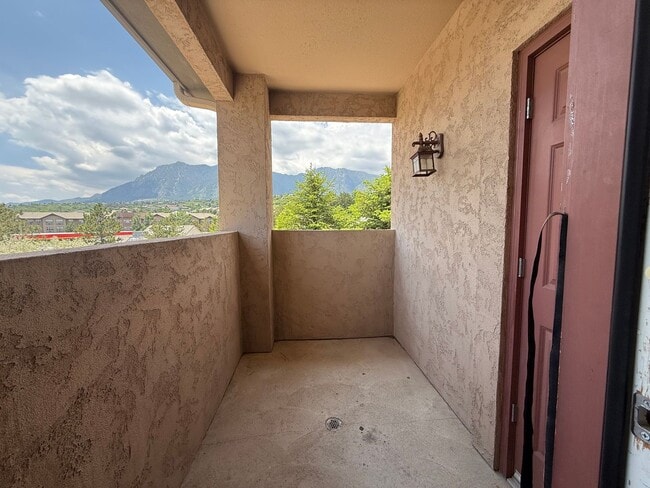 Building Photo - 2 Bedroom Condo Minutes to Ft. Carson