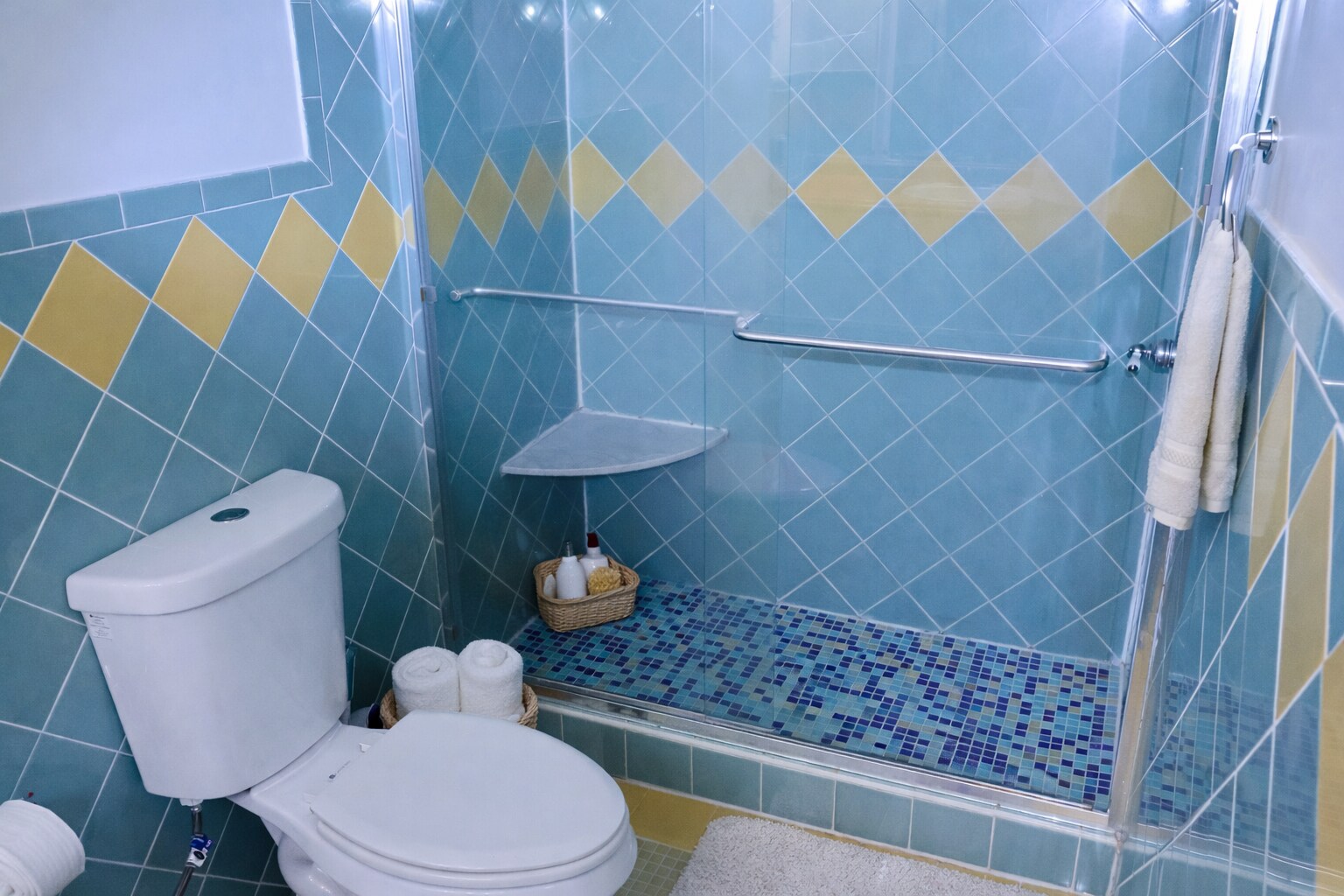 Building Photo - 1351 NE 191st St