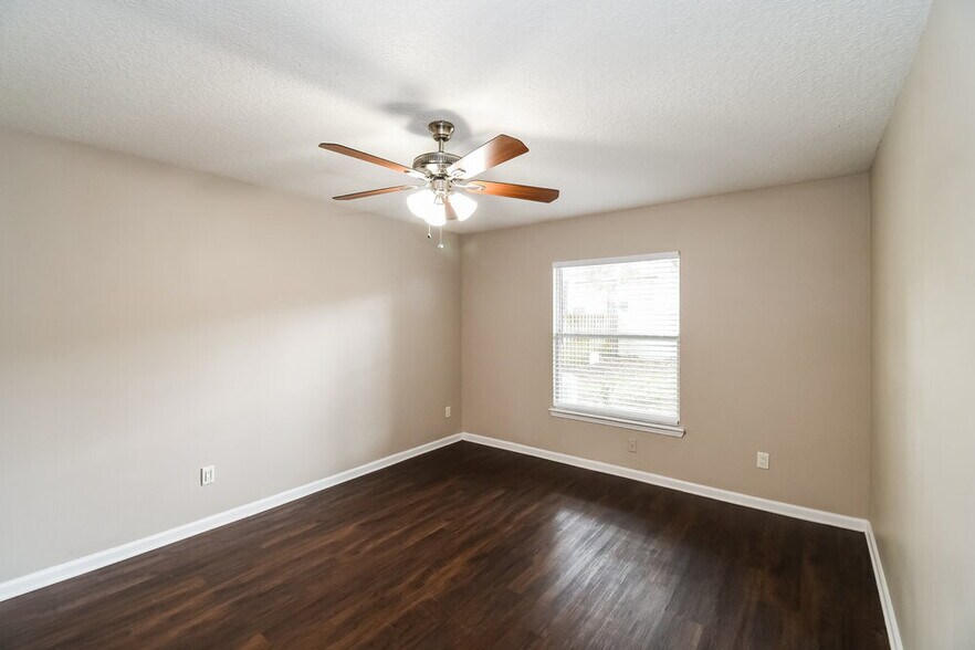 Building Photo - 2695 Coachman Lakes Dr