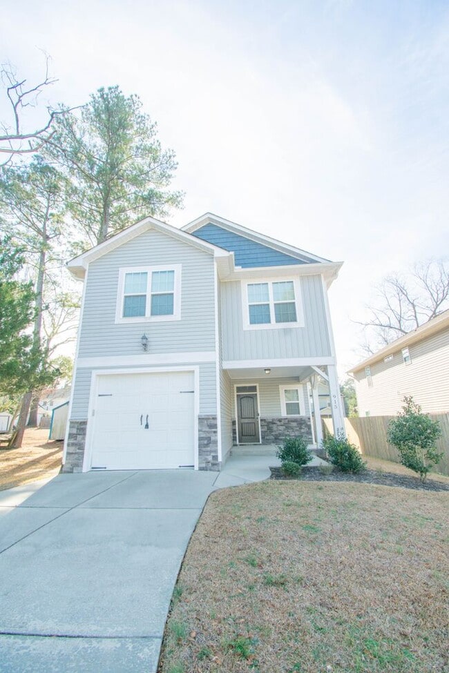 Building Photo - 3 Bedroom 2.5 Bathroom in Haymount - No Pets