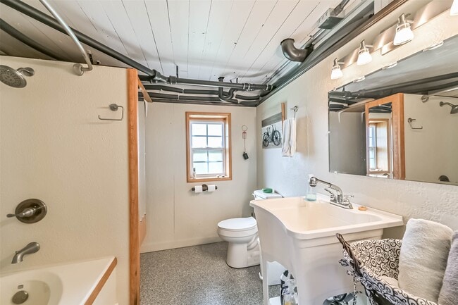 Building Photo - 2009 Todville Rd