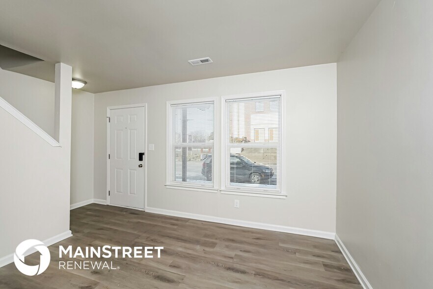 Building Photo - 1542 W Oak St