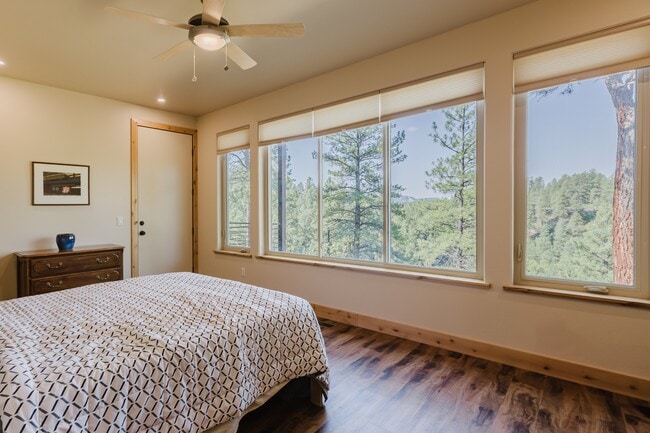 Building Photo - 642 Twincreek Cir