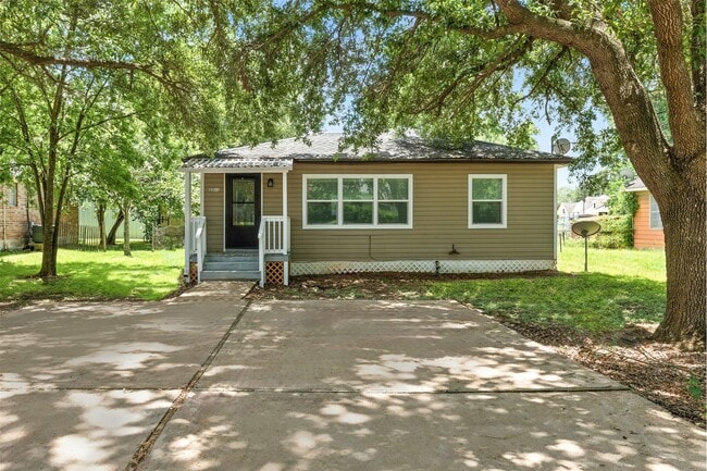 Building Photo - 2311 Brazeal St
