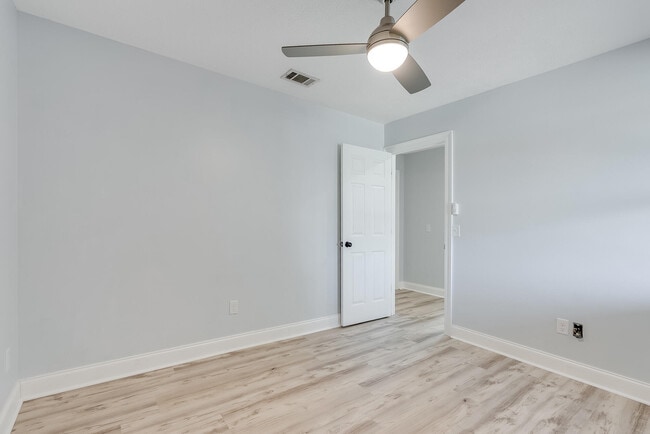 Building Photo - 1307 Calabria Rd