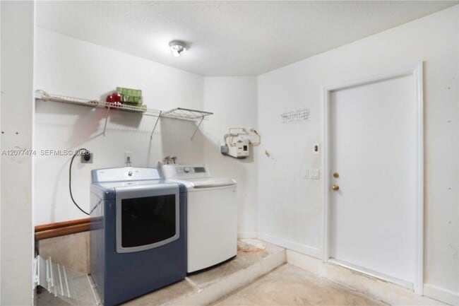 Building Photo - 13950 SW 155th Ct