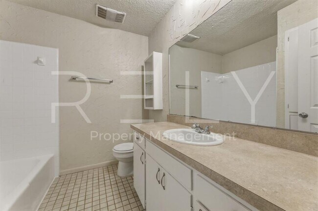 Building Photo - 205 W William Cannon Dr