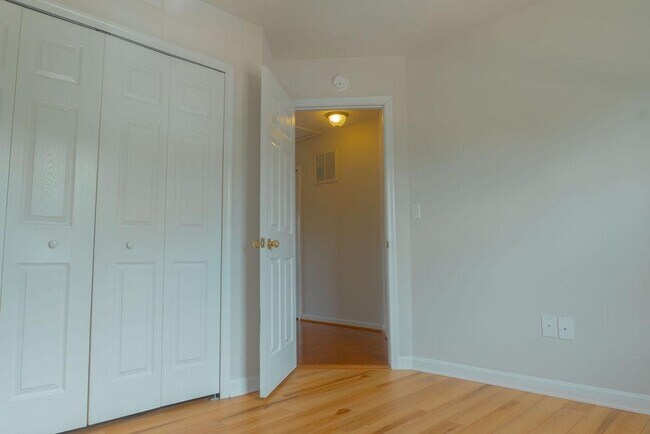 Building Photo - 9836 Plaza View Way