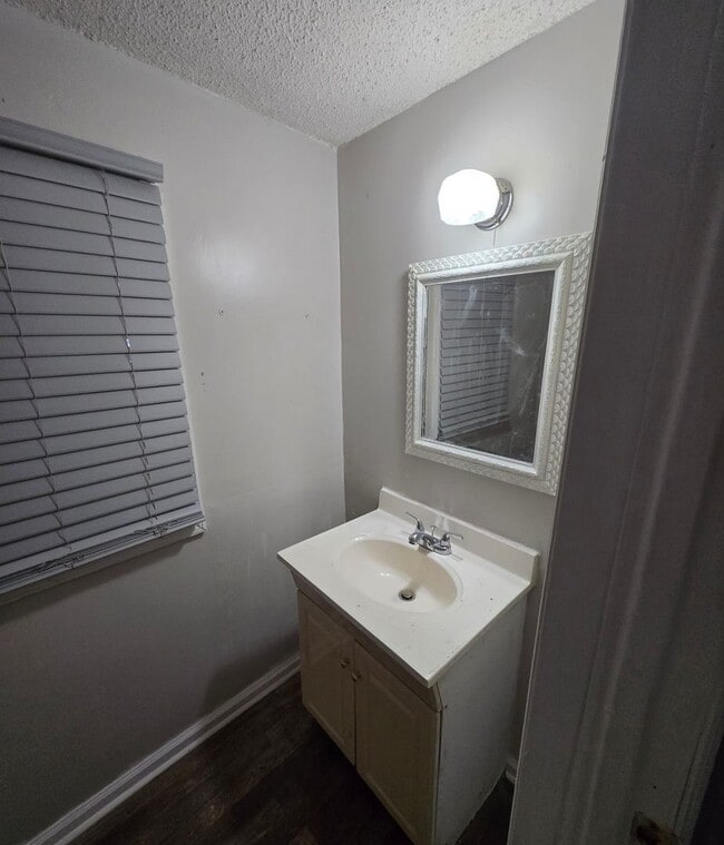 Building Photo - 801 Walnut St