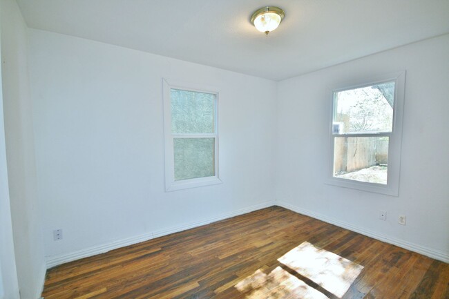 Building Photo - Spacious 2 Bed Home with a Basement!