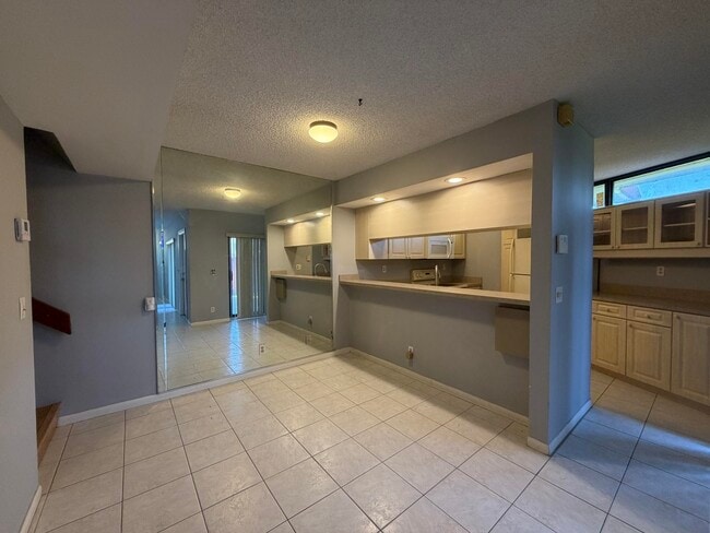 Building Photo - 3768 Victoria Dr