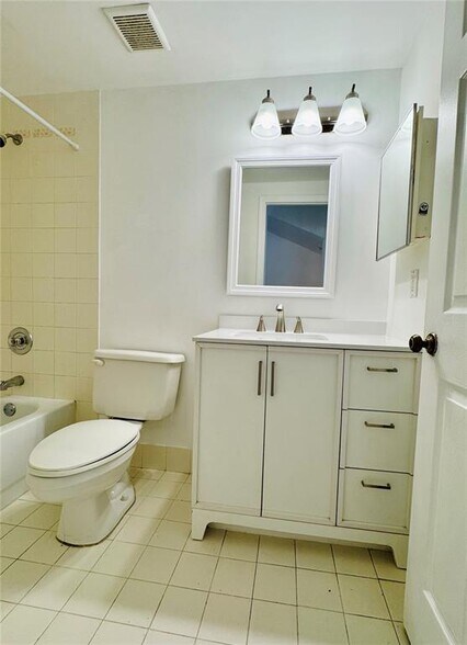 Building Photo - 771 SW 148th Ave