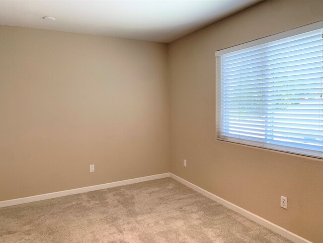 Building Photo - 1028 S 30th St