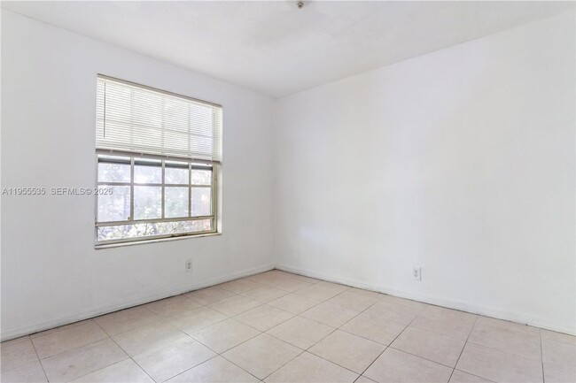 Building Photo - 415 NW 60th Way