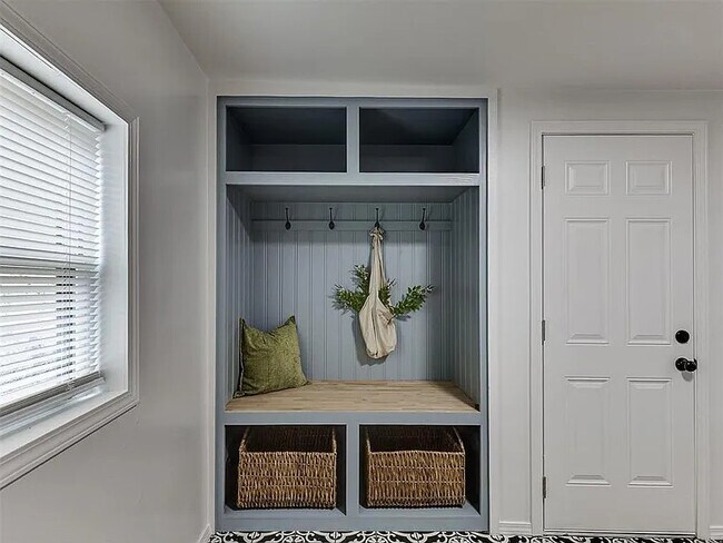 Building Photo - 1208 Jet Dr
