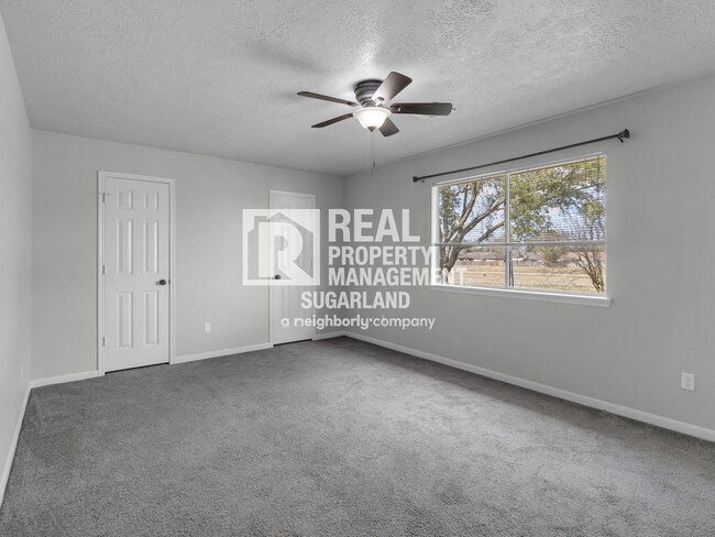 Building Photo - Executive Living in the Heart of Sugar Land