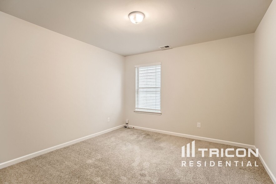 Building Photo - 169 Magnaview Dr
